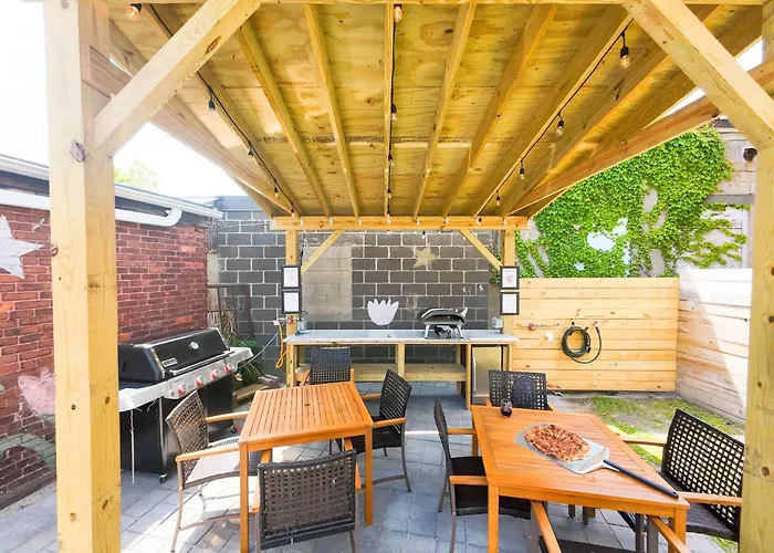 Jennifer\'S Walkable Private Apartment Getaway With Relaxing Deck