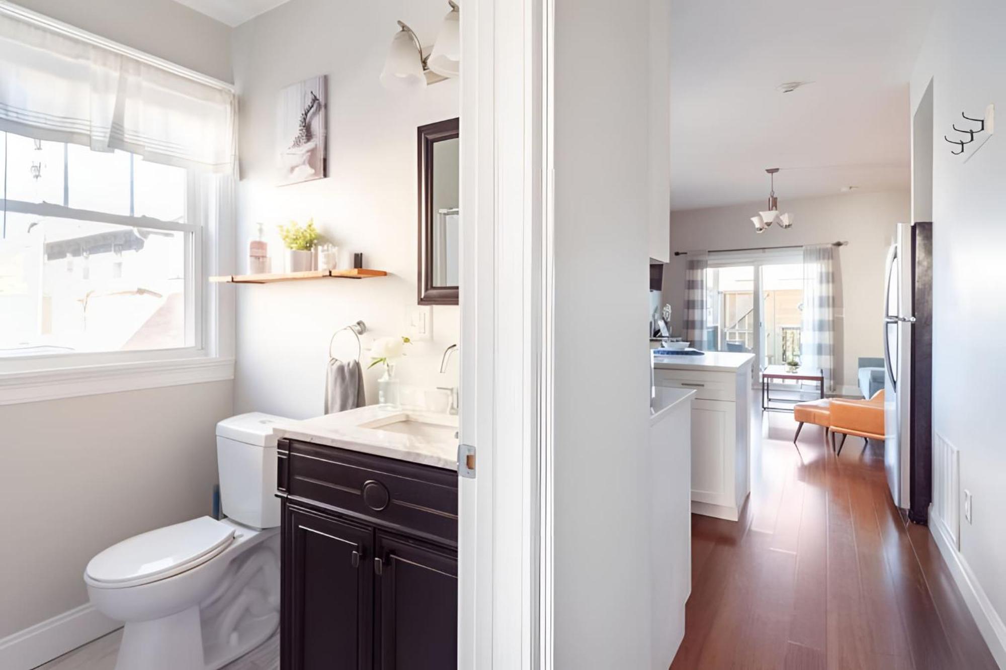 Jennifer's Walkable Private Getaway With Relaxing Deck Appartamento Providence